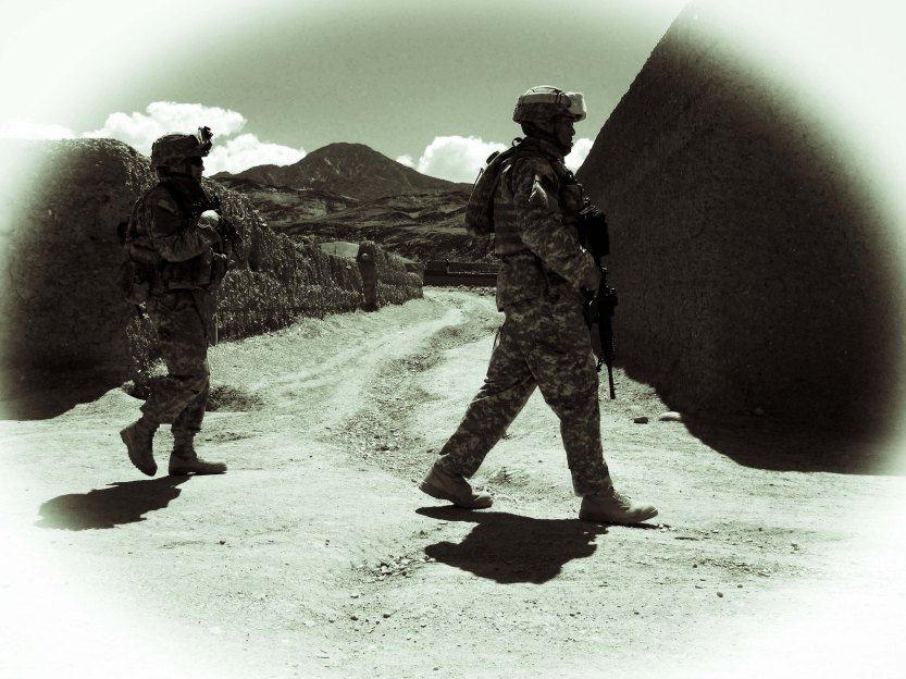 Foot patrol, Nuristanvillage, 07