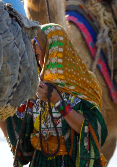 Young Kutchi woman 04