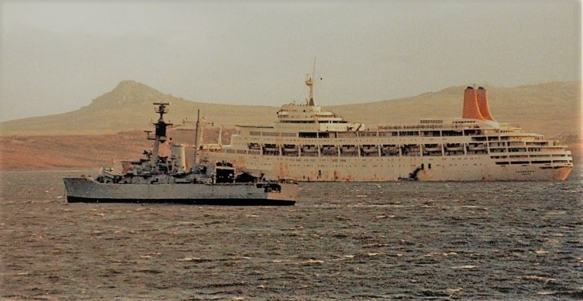 andromeda alongside ss canberra falklands war